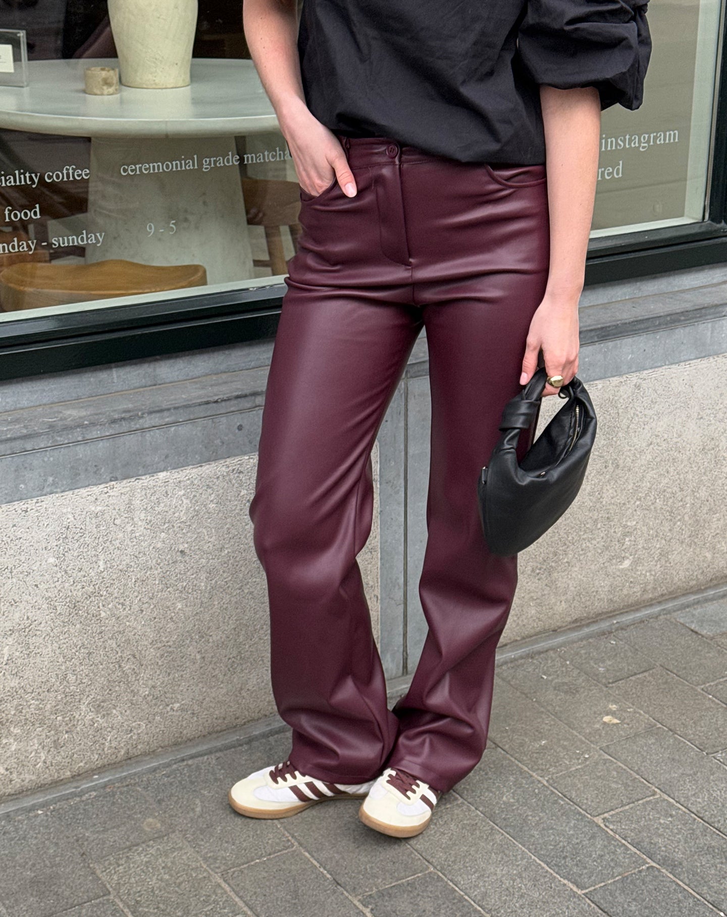 Pantalon cuir femme petite – straight leg PU bordeaux élégant & tendance