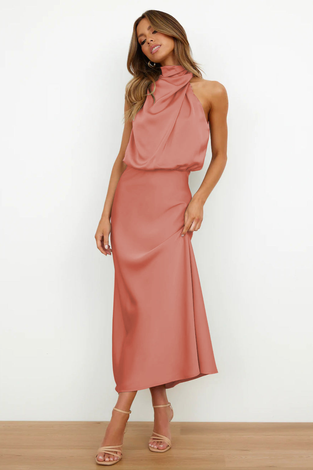 Robe halter midi satin Amelie – élégance douce & féminine