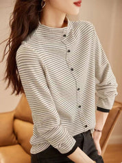 Top femme rayé en maille – col montant & design intemporel