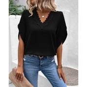 Blouse femme col V dentelle – haut élégant été en tissu léger et respirant