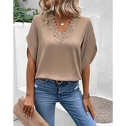 Blouse femme col V dentelle – haut élégant été en tissu léger et respirant