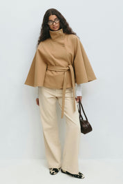 Cape-manteau femme CLARA – cape élégante ceinturée à col montant