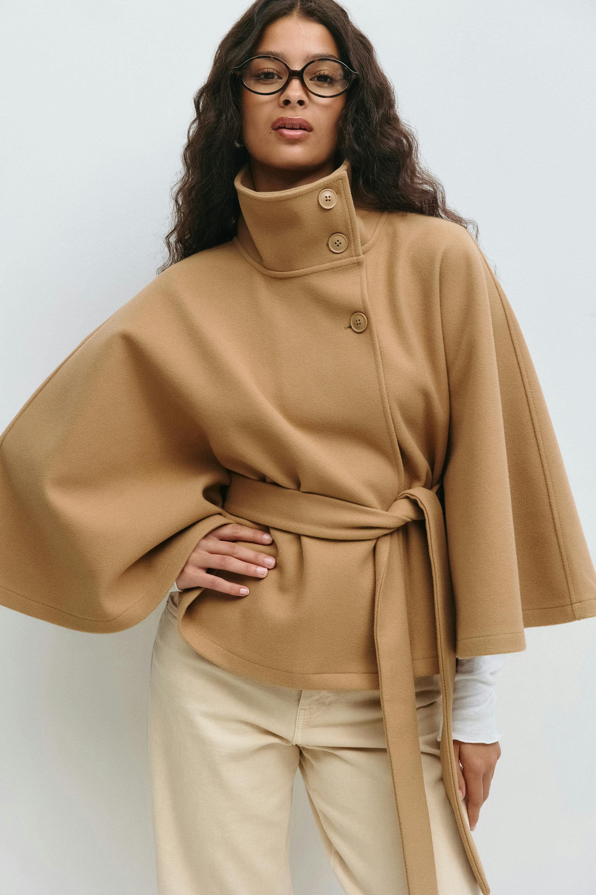 Cape-manteau femme CLARA – cape élégante ceinturée à col montant