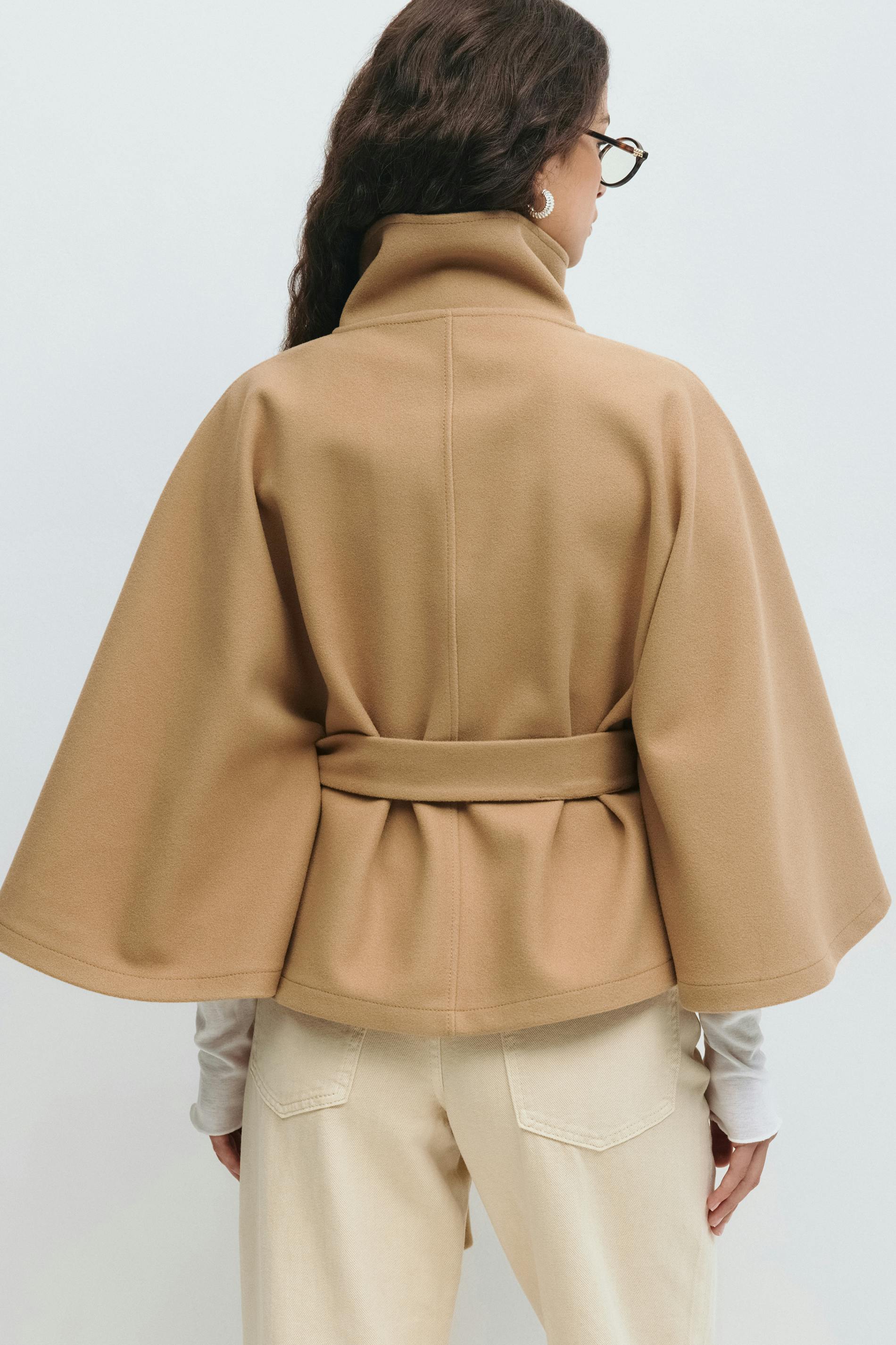 Cape-manteau femme CLARA – cape élégante ceinturée à col montant