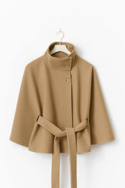 Cape-manteau femme CLARA – cape élégante ceinturée à col montant