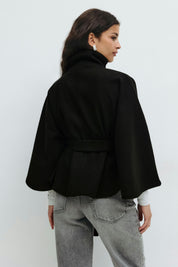 Cape-manteau femme CLARA – cape élégante ceinturée à col montant