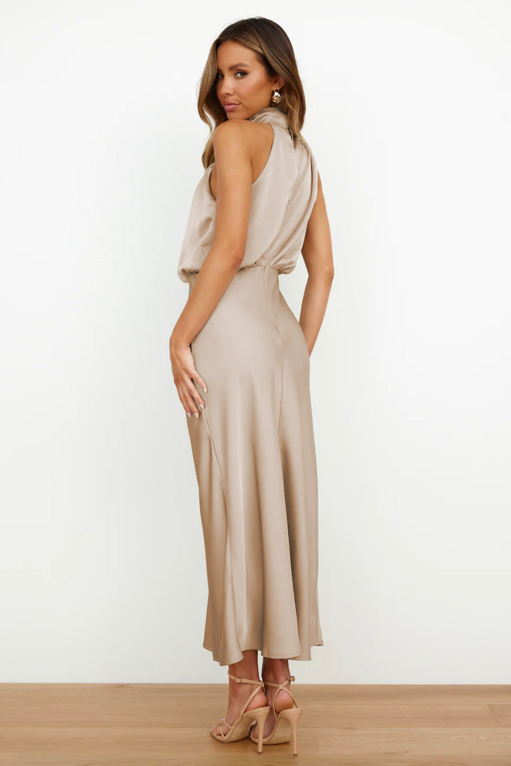 Robe halter midi satin Amelie – élégance douce & féminine