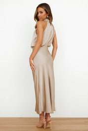 Robe halter midi satin Amelie – élégance douce & féminine