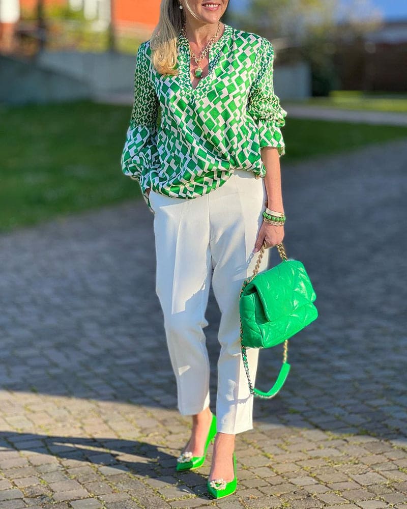 Blouse femme ELLA – chemisier vert à col V & manches longues élégantes