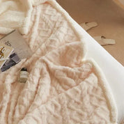 Couverture d’hiver épaisse en laine d’agneau – Plaid polaire chaud & luxueux | WarmWool