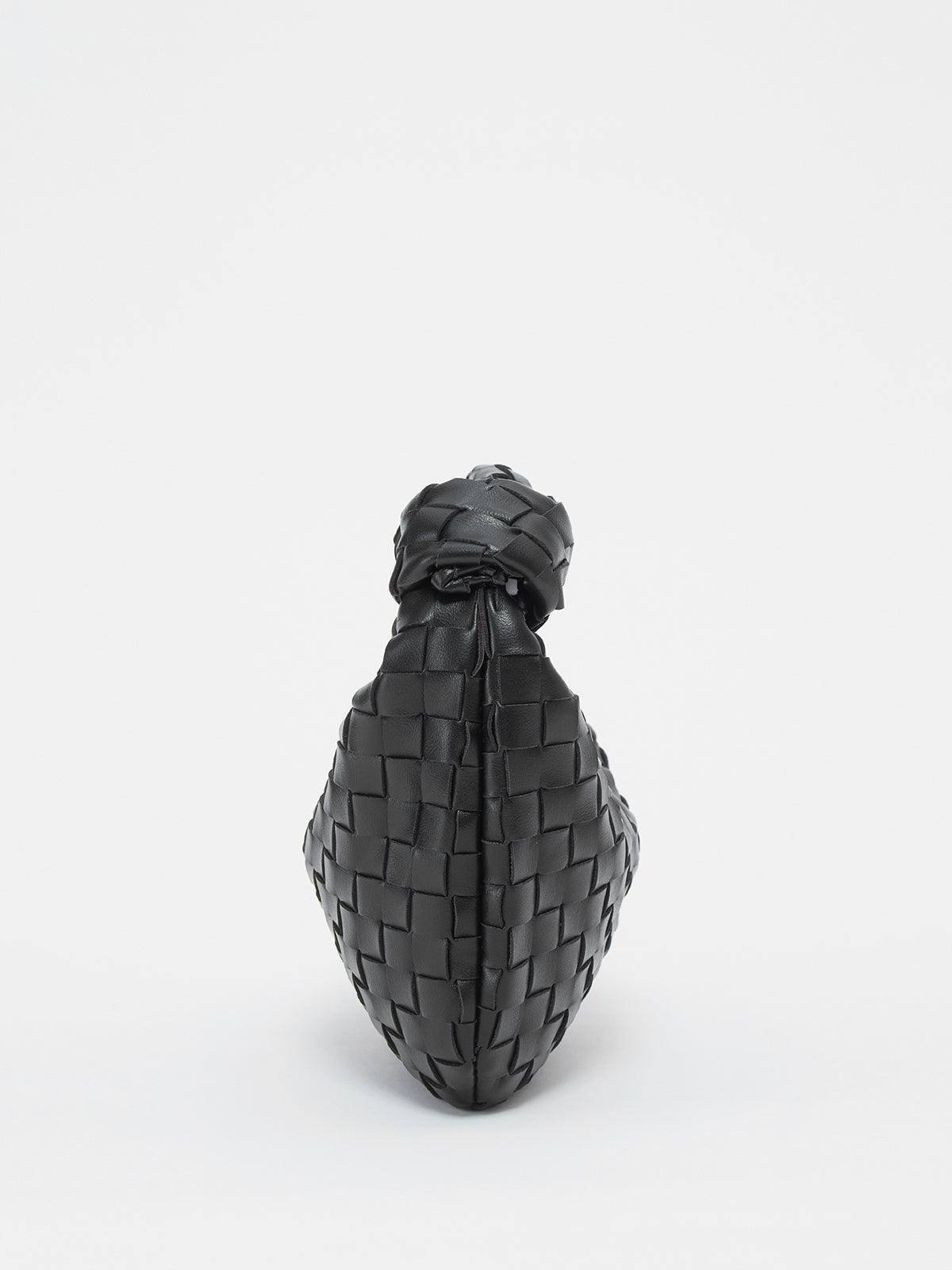 Mini sac tressé doré – élégance compacte et détails raffinés