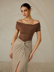 Top court femme off-shoulder – coupe ajustée et élégante