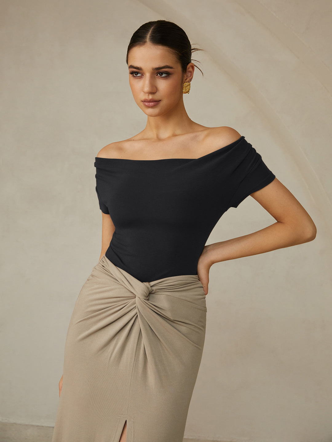 Top court femme off-shoulder – coupe ajustée et élégante