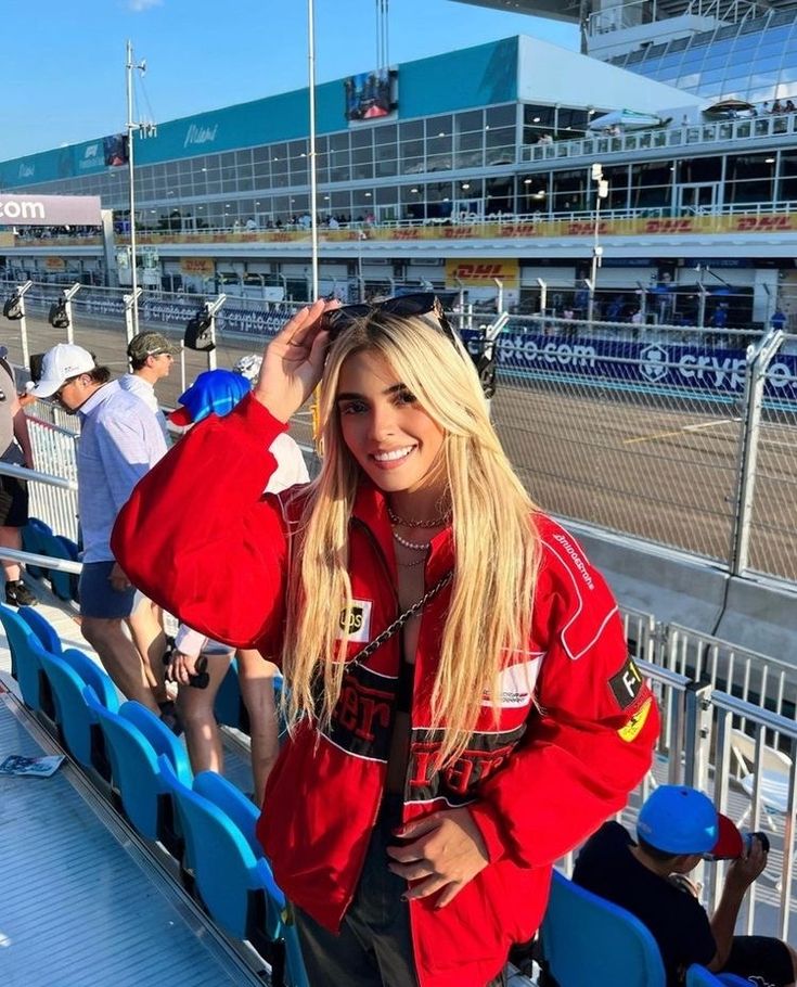veste Ferrari Racing Nika — blouson oversize F1 unisexe avec patches iconiques