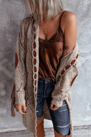Long gilet femme à capuche – maille épaisse oversize et détails contrastés