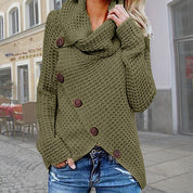 Pull Hailey col roulé oversize asymétrique boutons marron – look moderne