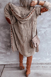 Long gilet femme à capuche – maille épaisse oversize et détails contrastés