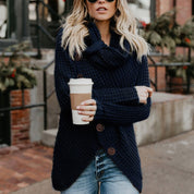 Pull Hailey col roulé oversize asymétrique boutons marron – look moderne