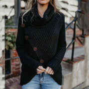 Pull Hailey col roulé oversize asymétrique boutons marron – look moderne