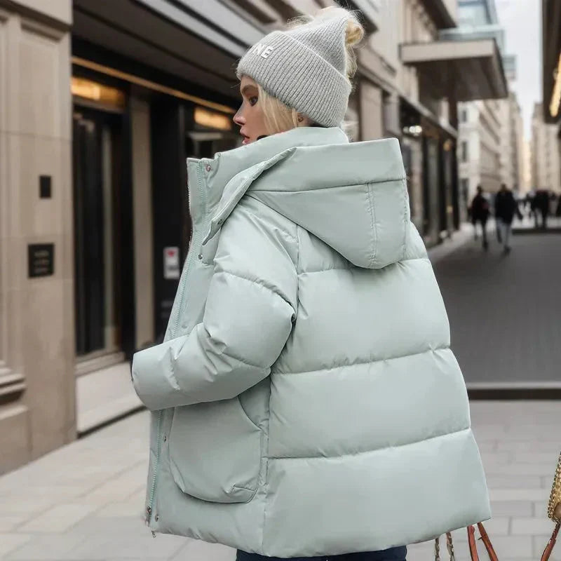Manteau d’Hiver Femme Imperméable & Matelassé avec Capuche – Chaud, Chic & Résistant aux Intempéries