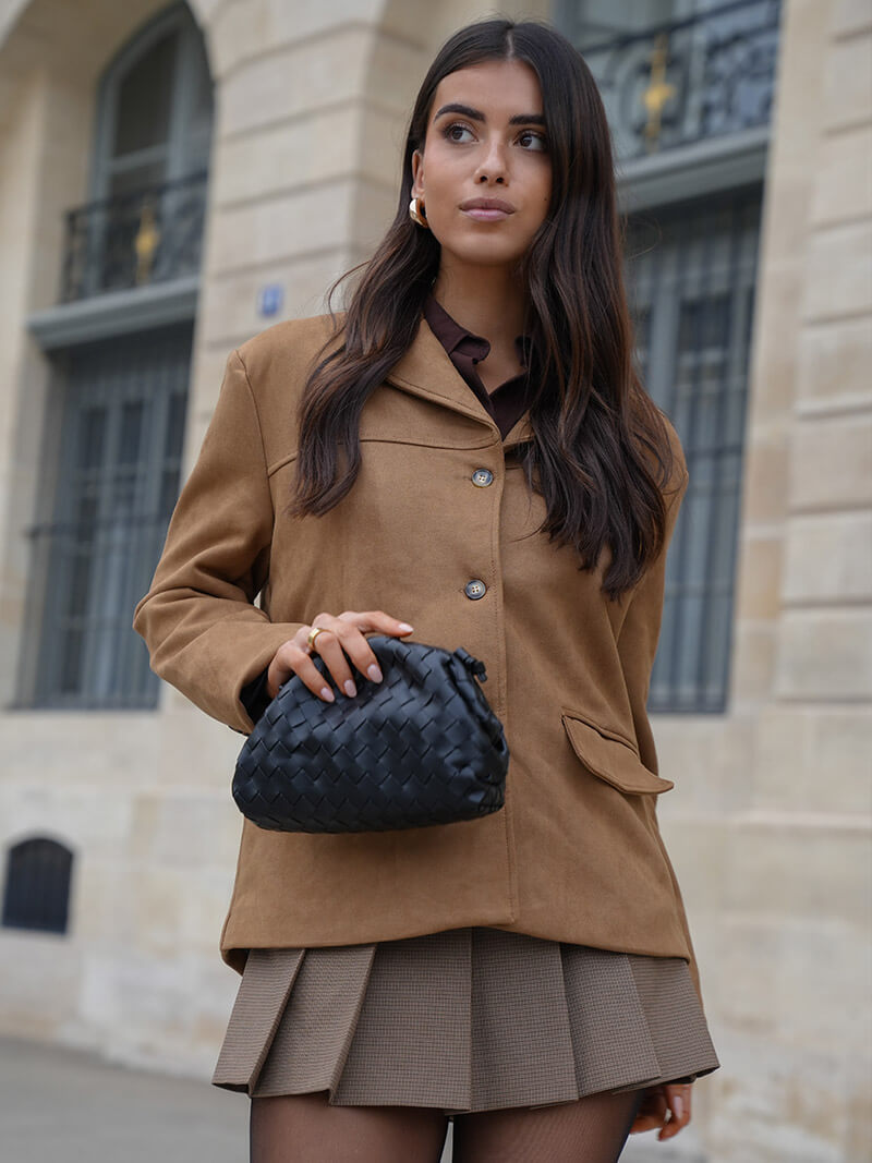 Pochette tressée à cordon – sac soirée compact & élégant