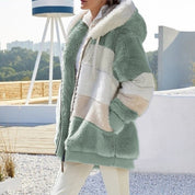 Gilet Fibi pluche oversize capuche – Fluffy cocoon hiver doux et tendance