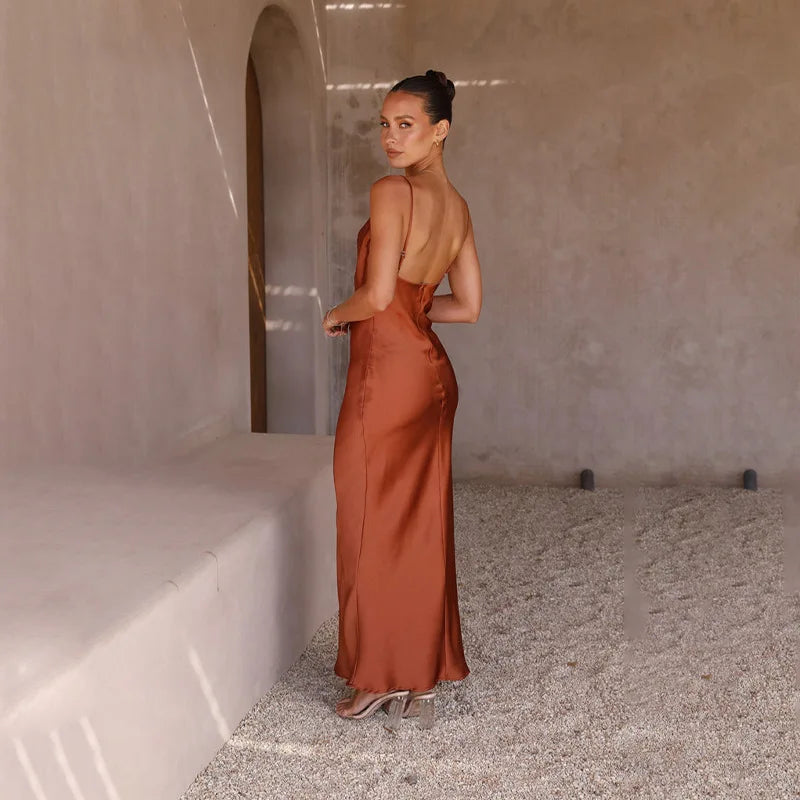 robe longue satin Elara — dos nu & col bénitier élégants