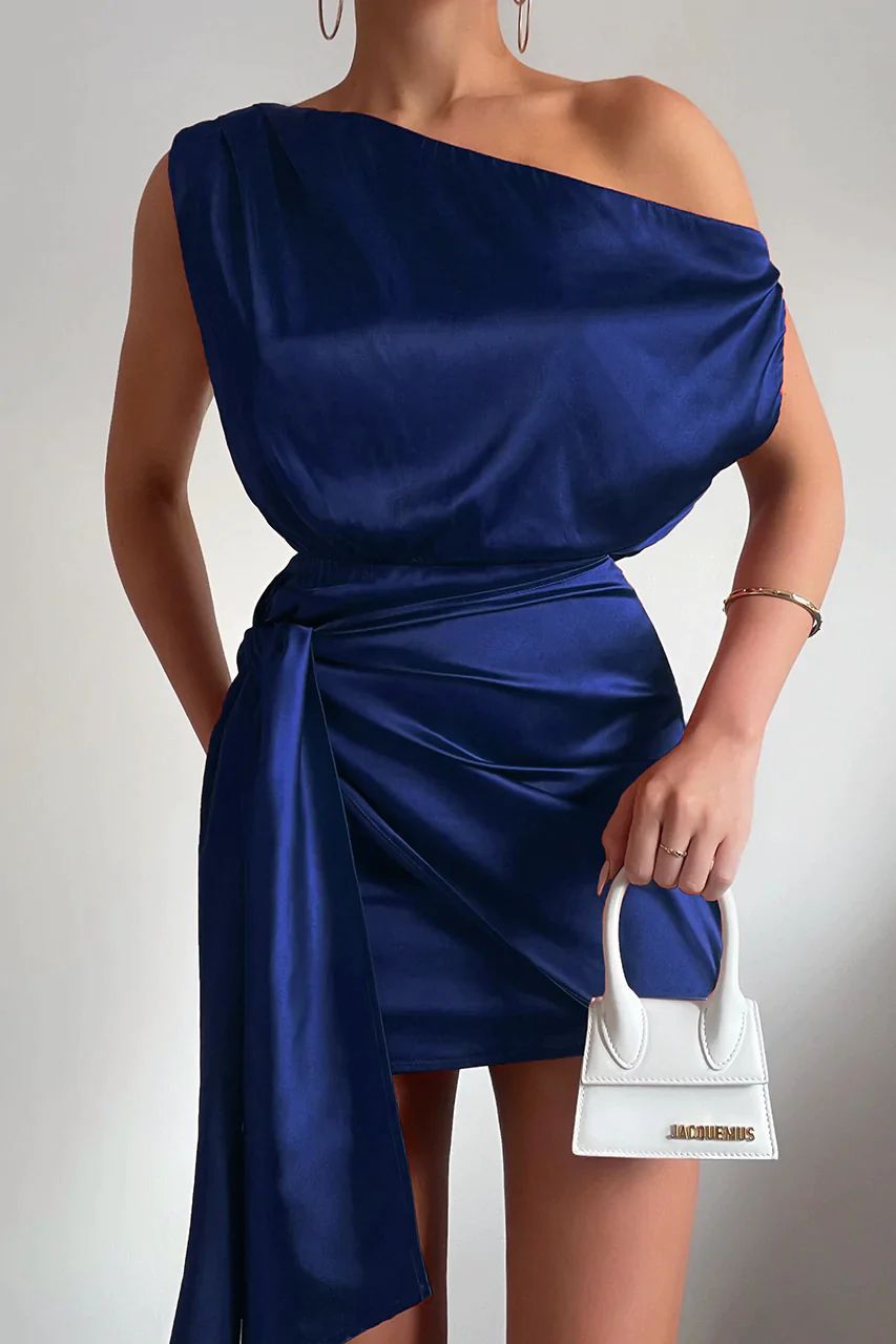 Fleur | Robe Mini Satin Femme – Élégante Asymétrique avec Design Croisé