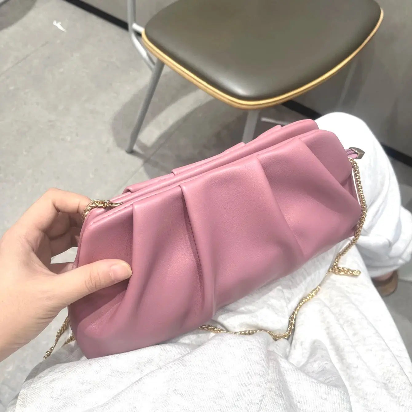 Sac de soirée métallisé plissé – pochette clutch avec chaîne dorée