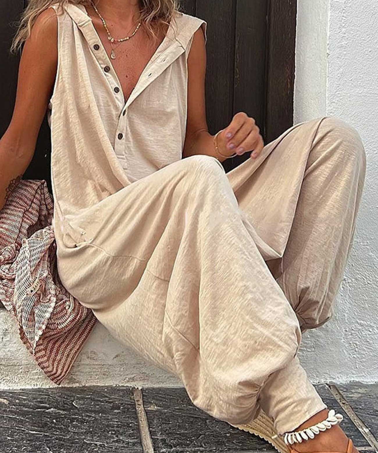 Single-breasted-Sleeveless-Hooded-Jumpsuit-2.jpg