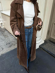Trenchcoat femme daim – manteau long ceinturé élégant & intemporel