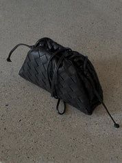 Pochette tressée à cordon – sac soirée compact & élégant