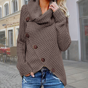 Pull Hailey col roulé oversize asymétrique boutons marron – look moderne