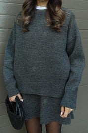 Ensemble Femme Automne-Hiver – Pull Oversize & Jupe Coordonnée Bordeaux
