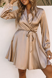 Robe portefeuille satin “Leslie” manches longues — élégance & drapé féminin