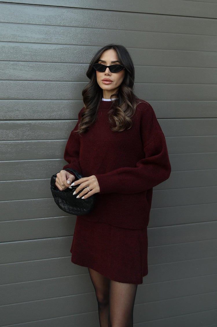 Ensemble Femme Automne-Hiver – Pull Oversize & Jupe Coordonnée Bordeaux
