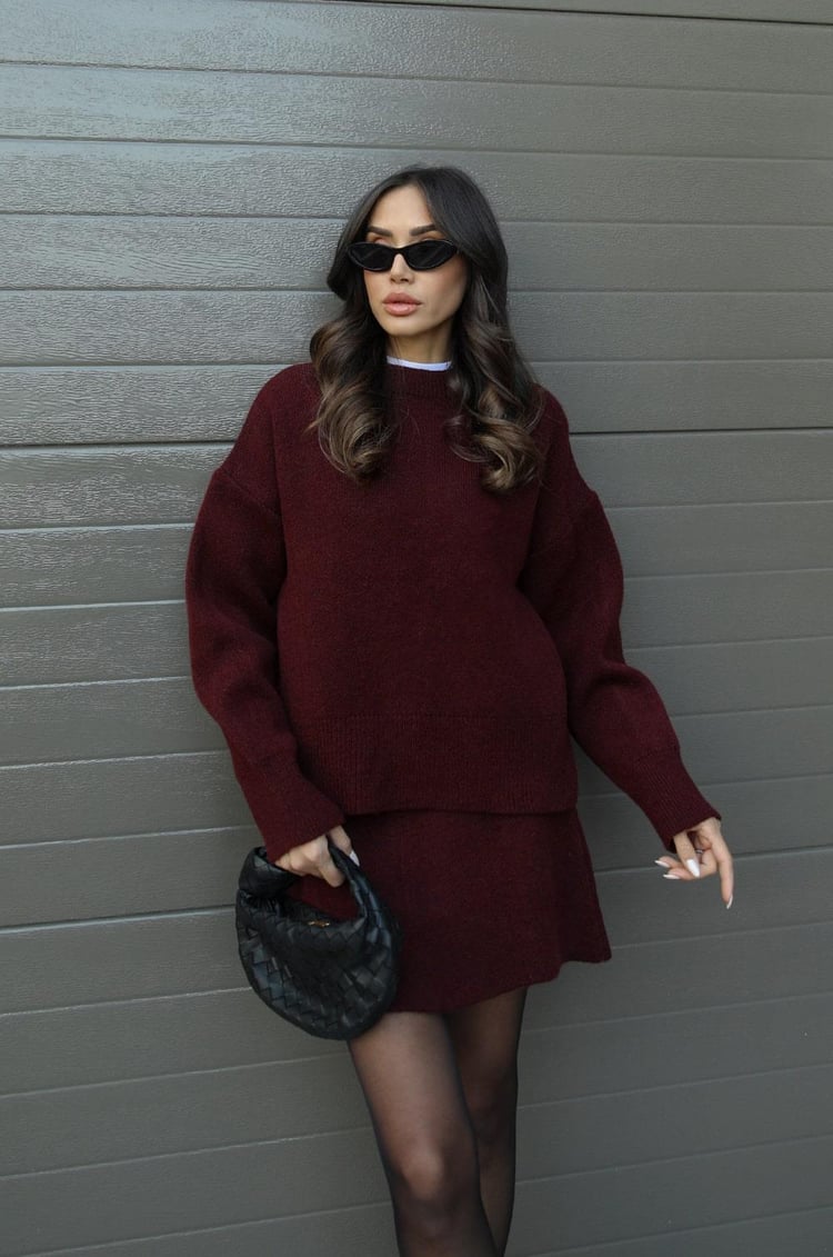 Ensemble Femme Automne-Hiver – Pull Oversize & Jupe Coordonnée Bordeaux