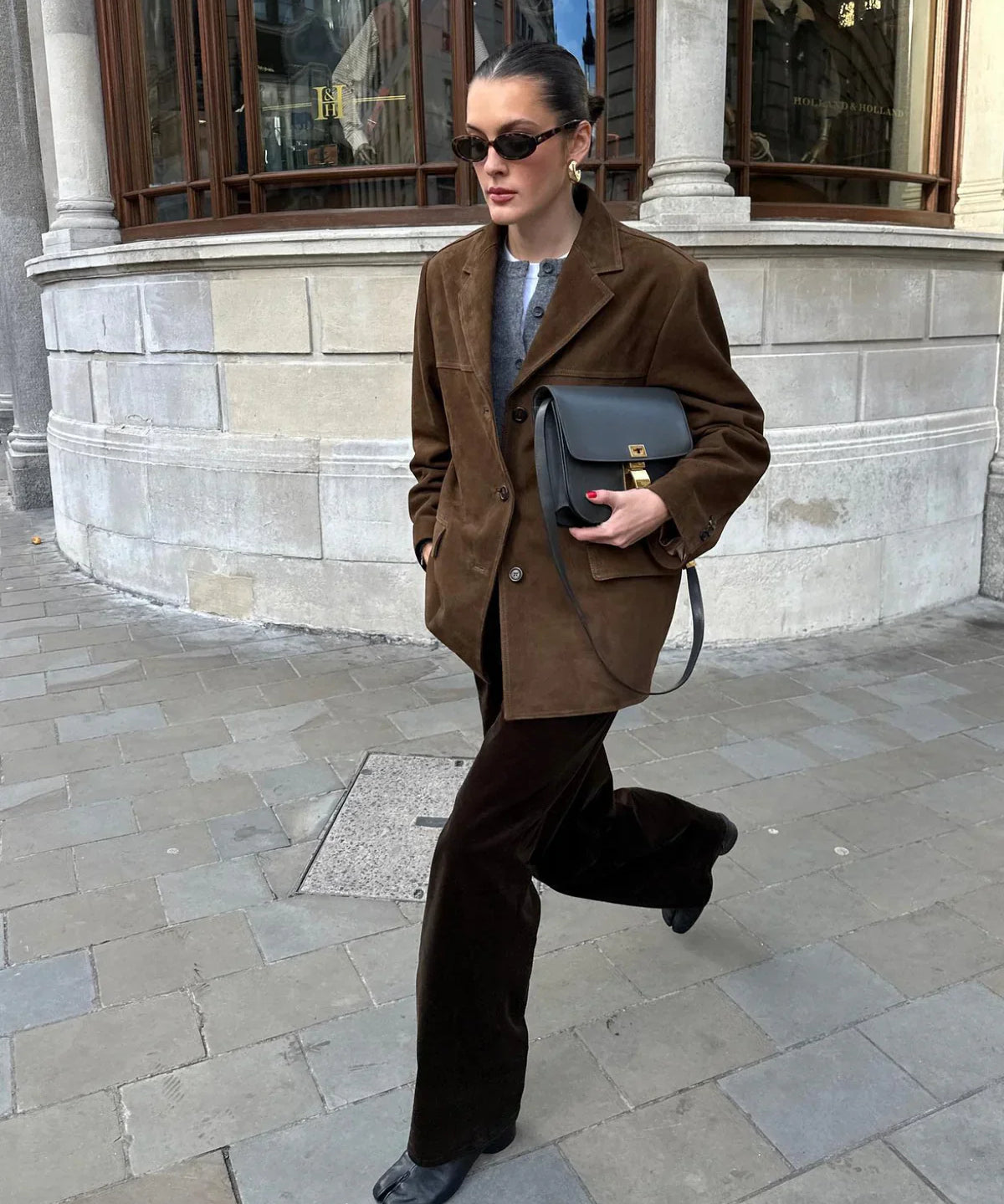 bruine-suede-blazer-mexie-mode-3.webp