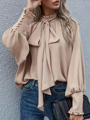 Blouse élégante femme à nœud col & volants – Tissu fluide chic intemporel
