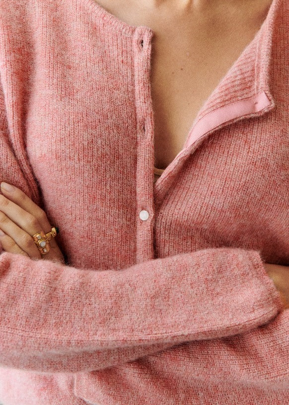 Gilet Tricoté Femme Ultra-Doux – Boutons Élégants & Style Chic pour l’Hiver