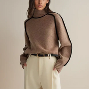 Pull femme col montant court – Coupe relax avec détails côtelés & piping
