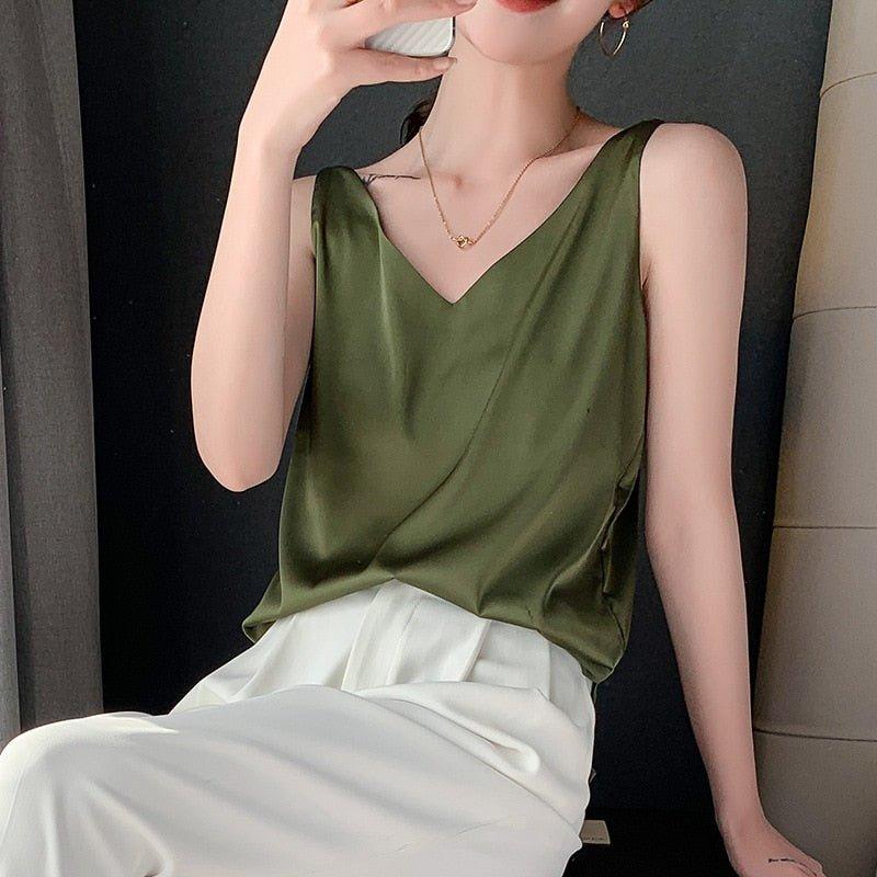 ivette-top-or-stijlvolle-zijden-tank-top-voor-vrouwen-carla-moda-1.jpg