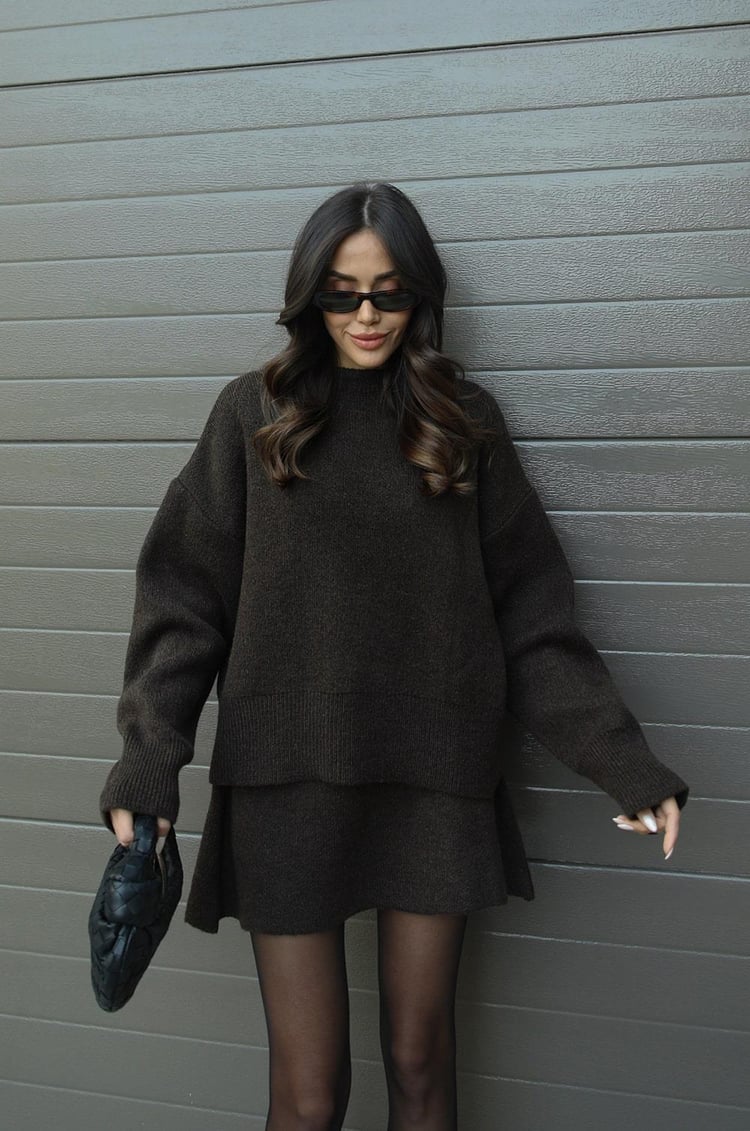 Ensemble Femme Automne-Hiver – Pull Oversize & Jupe Coordonnée Bordeaux