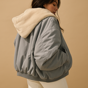 Veste d’hiver courte femme Yara à capuche amovible – chaude & moderne