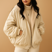 Veste d’hiver courte femme Yara à capuche amovible – chaude & moderne