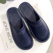 Hugo | Chaussons femme en cuir végan – Confort, élégance & détente à la maison