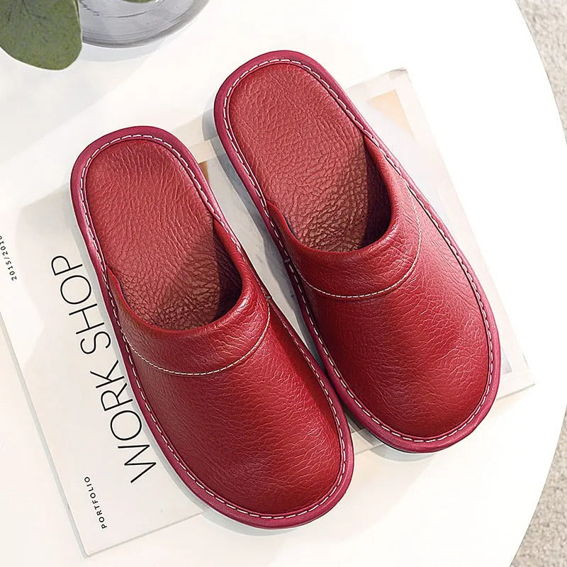 Hugo | Chaussons femme en cuir végan – Confort, élégance & détente à la maison