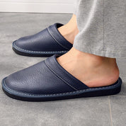 Hugo | Chaussons femme en cuir végan – Confort, élégance & détente à la maison