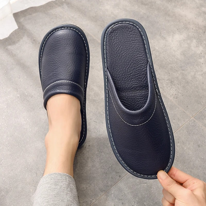 Hugo | Chaussons femme en cuir végan – Confort, élégance & détente à la maison