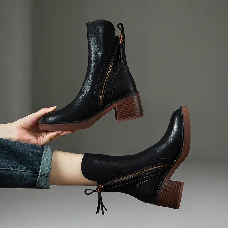 mid-heel-ankle-boots-964393.jpg